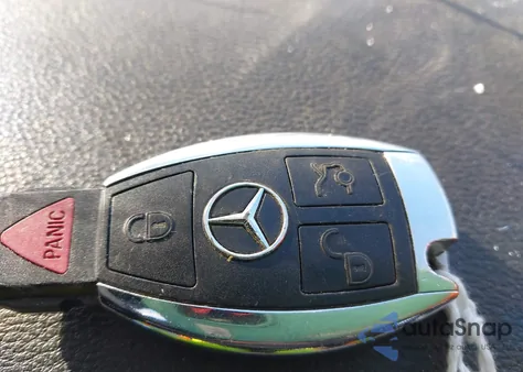 2010 Mercedes-Benz E 350 4Matic z USA, uszkodzony, nr VIN WDDHF8HB6AA192435